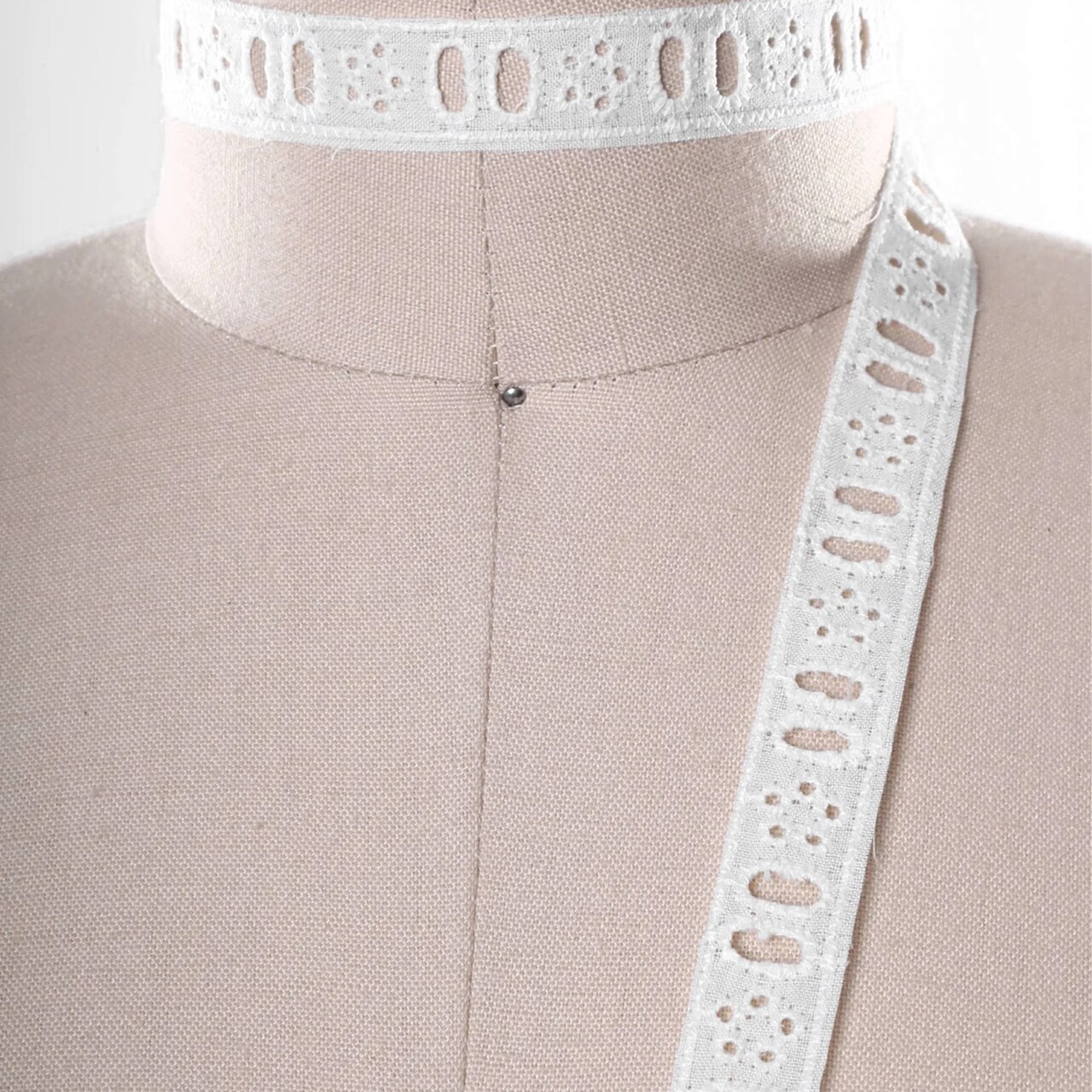 2 Yards Cotton White Embroidery Eyelet Lace Trim with Scalloped Edges 3/4 Inch Wide